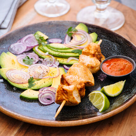 Produktbild fr 'Hhnchen Spiee auf Avocado mit roter Chili Salsa'