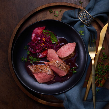 Produktbild fr 'Rehrcken auf Cassis-Pfeffersauce mit Zimt-Rotkohl'